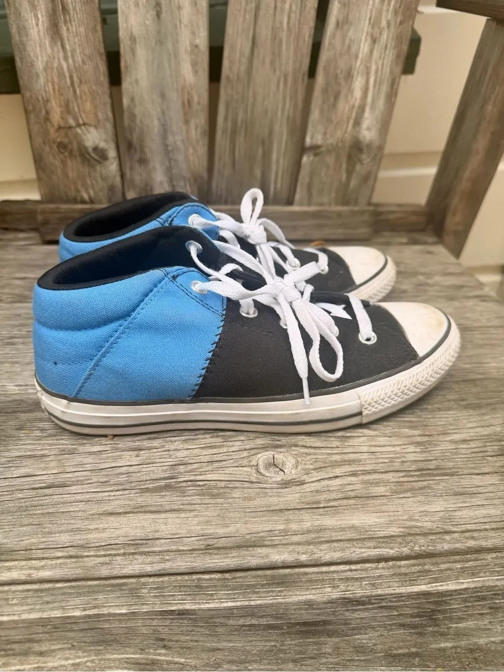Converse Chuck Taylor Kids High-Top Canvas Sneakers in Blue and Black size 6.5